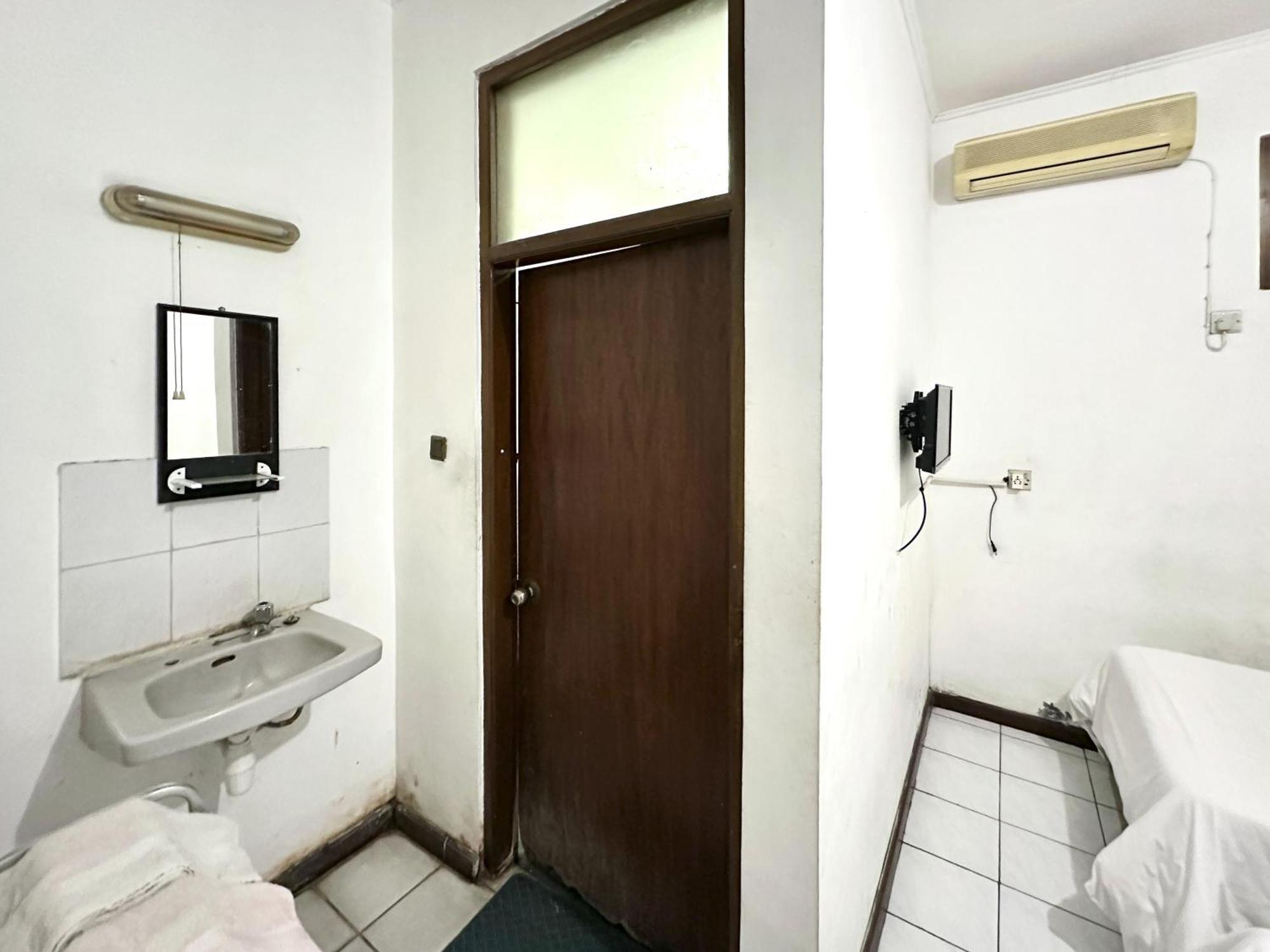 Hotel Dewi Sri Redpartner Yogyakarta Eksteriør bilde