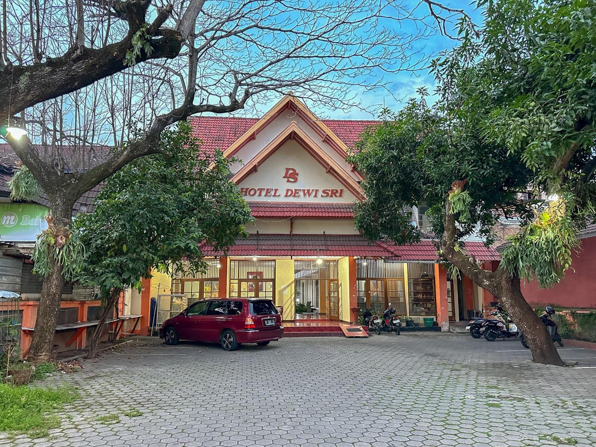 Hotel Dewi Sri Redpartner Yogyakarta Eksteriør bilde