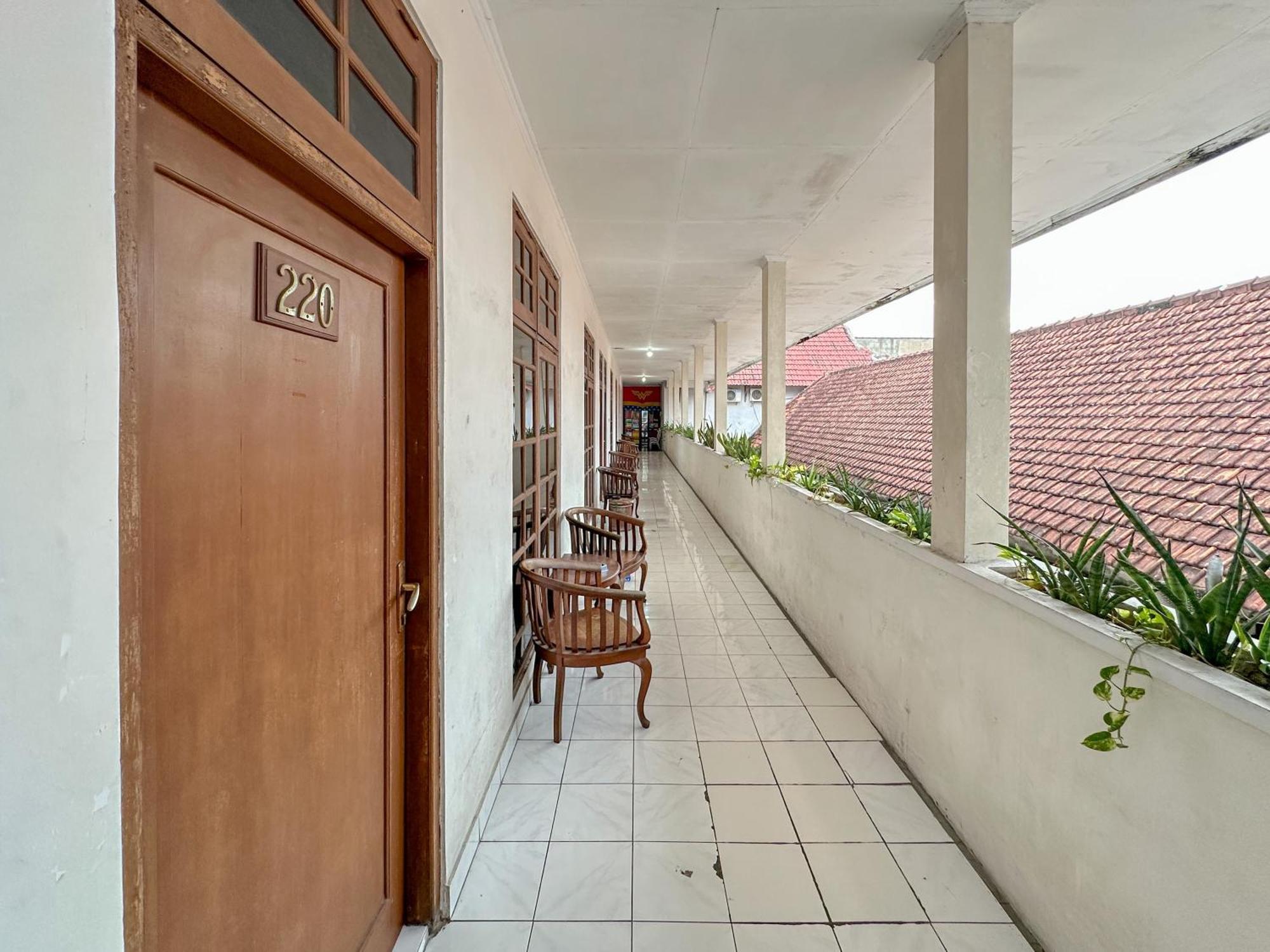 Hotel Dewi Sri Redpartner Yogyakarta Eksteriør bilde