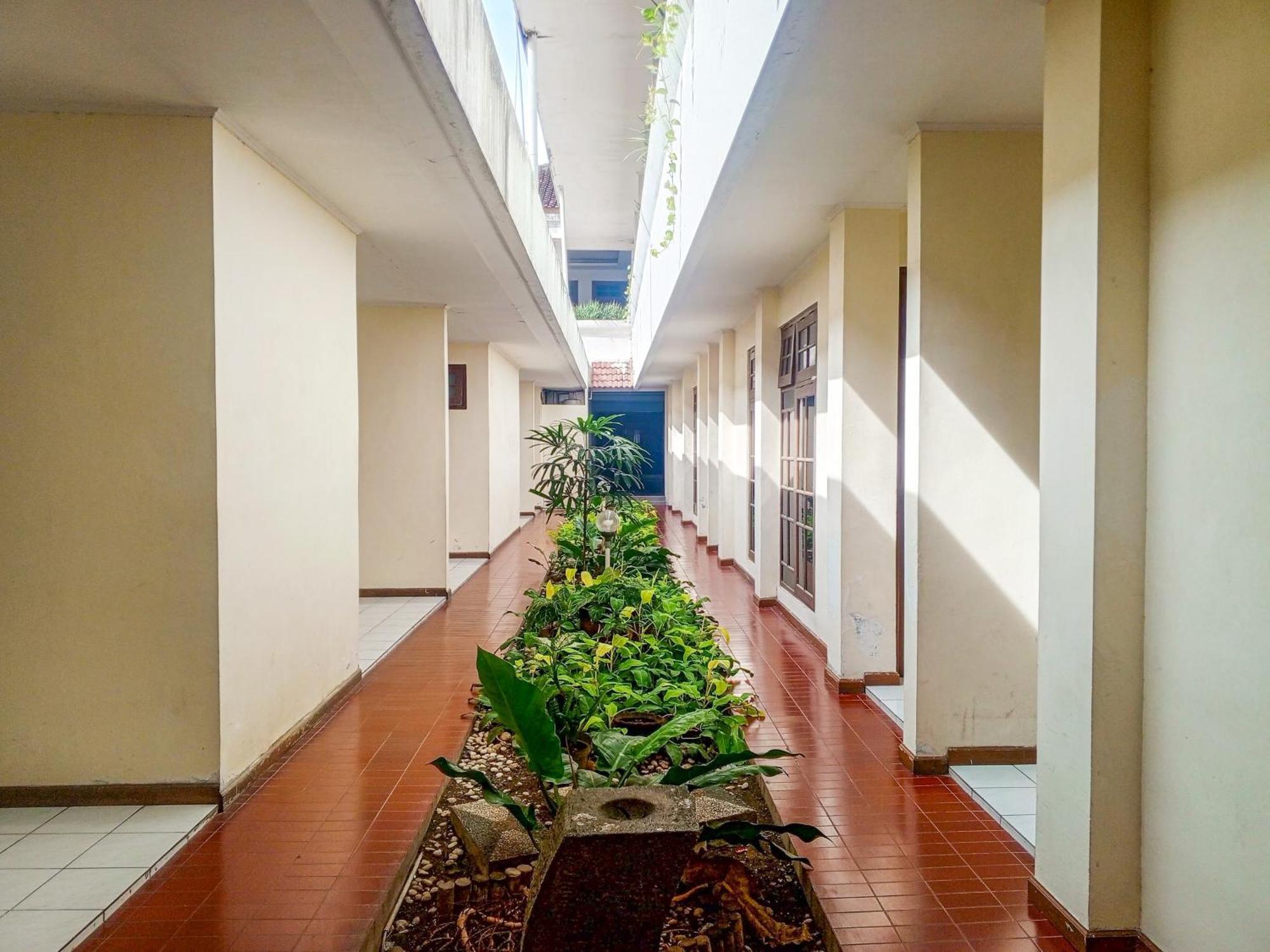 Hotel Dewi Sri Redpartner Yogyakarta Eksteriør bilde