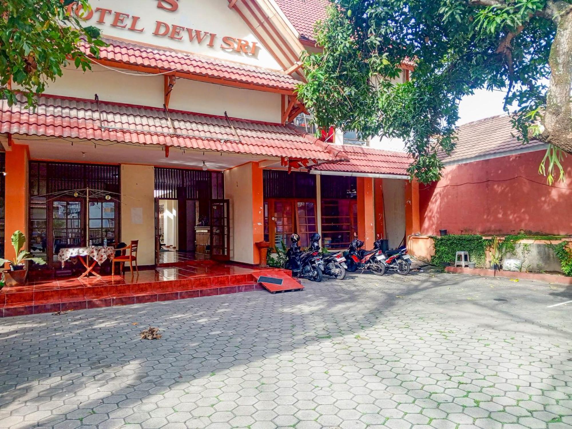 Hotel Dewi Sri Redpartner Yogyakarta Eksteriør bilde
