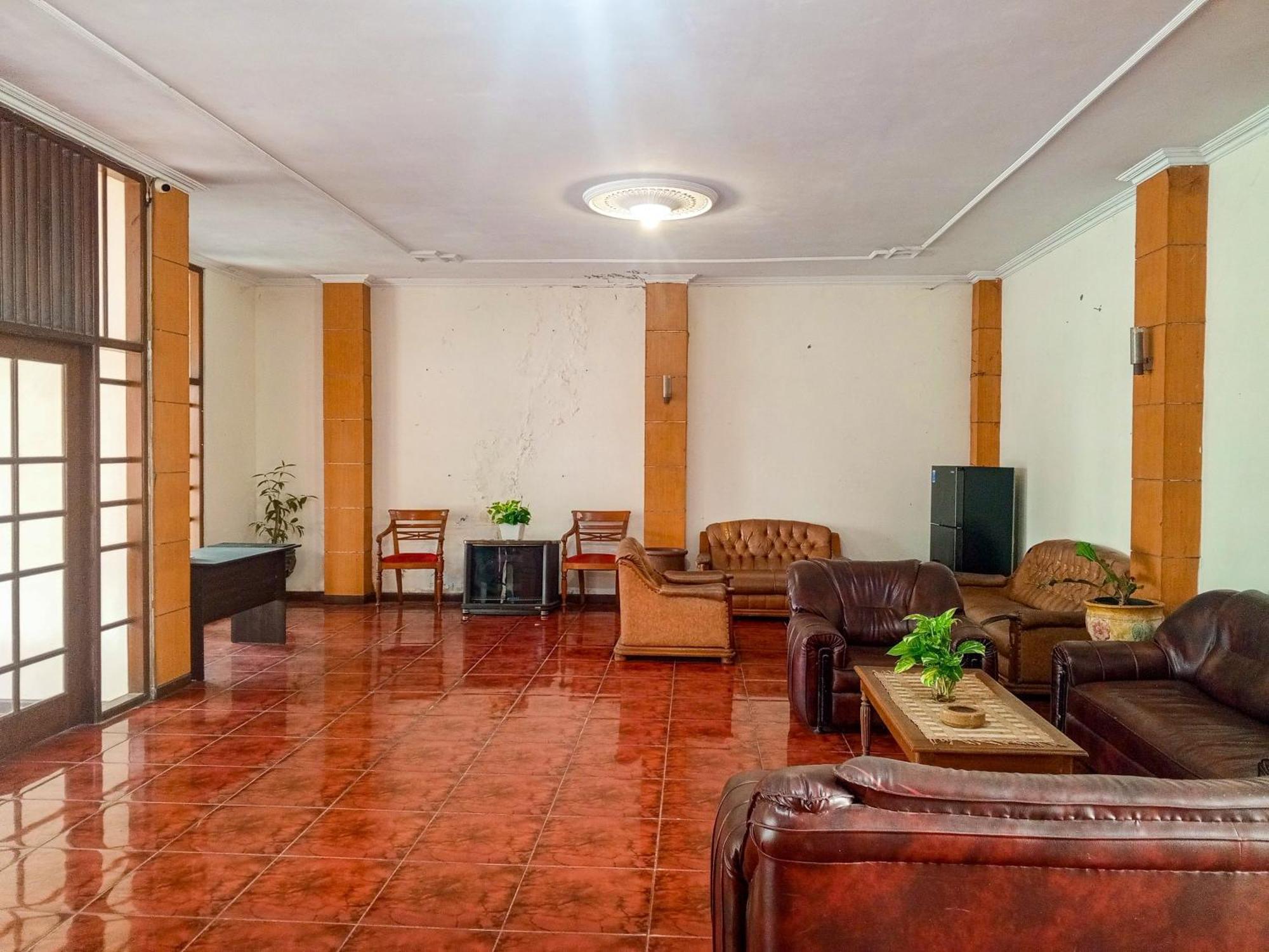 Hotel Dewi Sri Redpartner Yogyakarta Eksteriør bilde