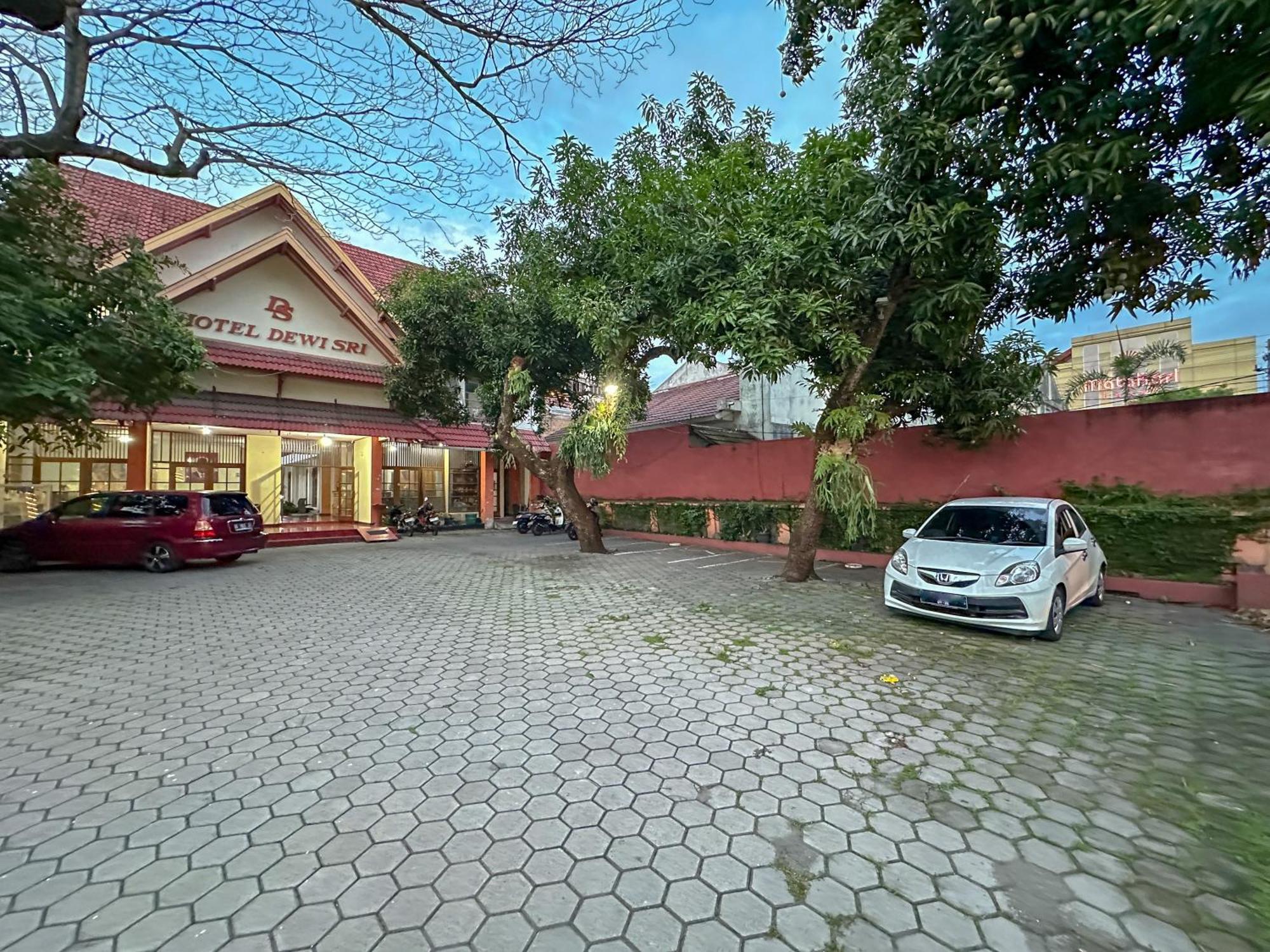 Hotel Dewi Sri Redpartner Yogyakarta Eksteriør bilde