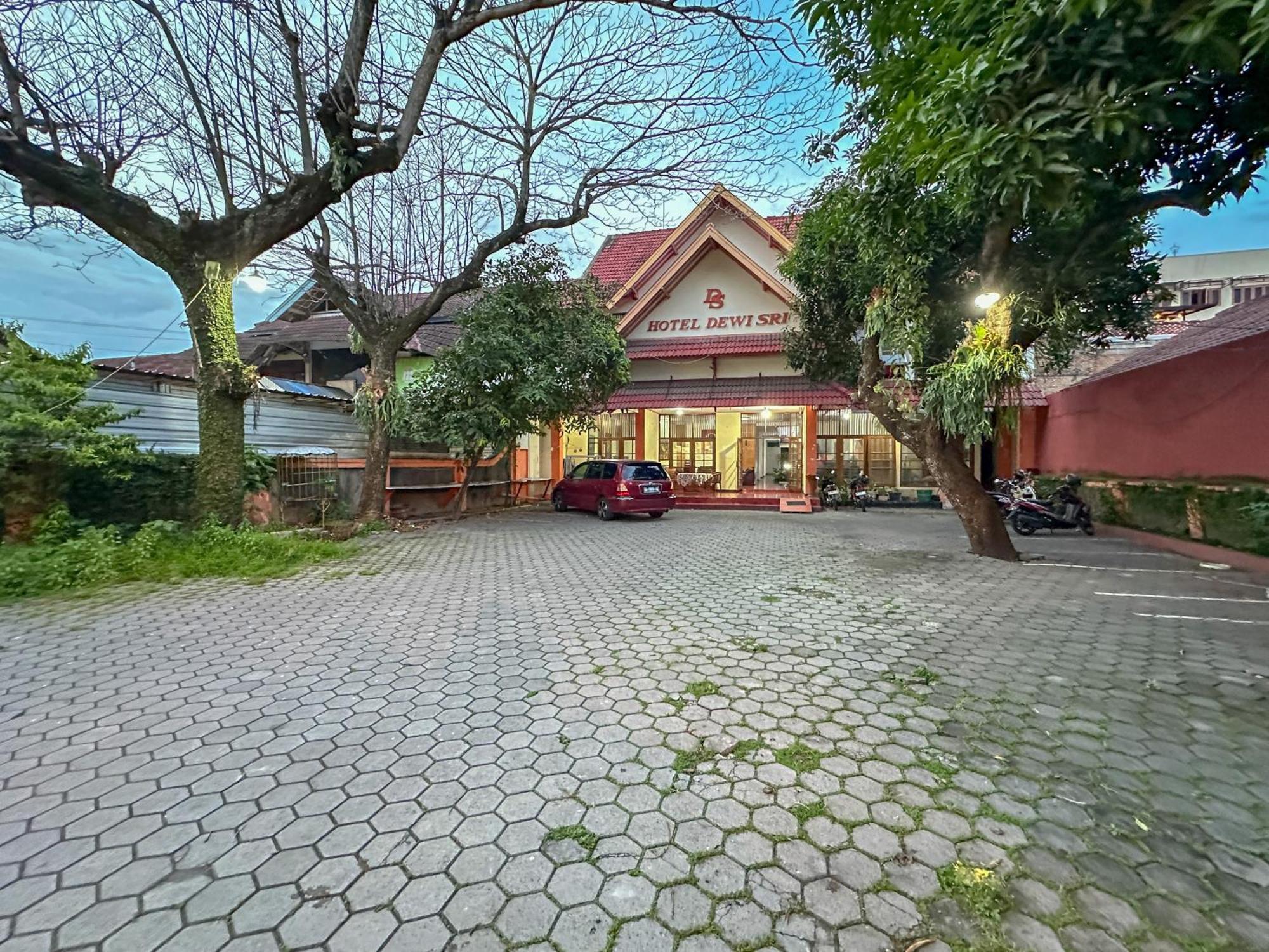 Hotel Dewi Sri Redpartner Yogyakarta Eksteriør bilde