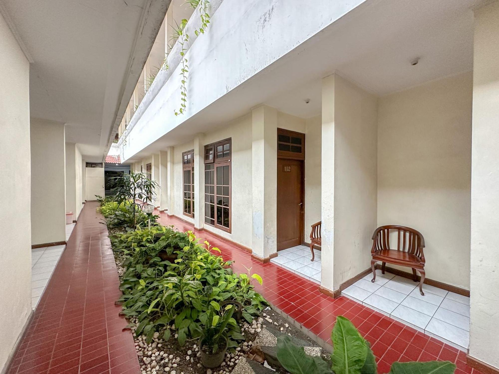 Hotel Dewi Sri Redpartner Yogyakarta Eksteriør bilde