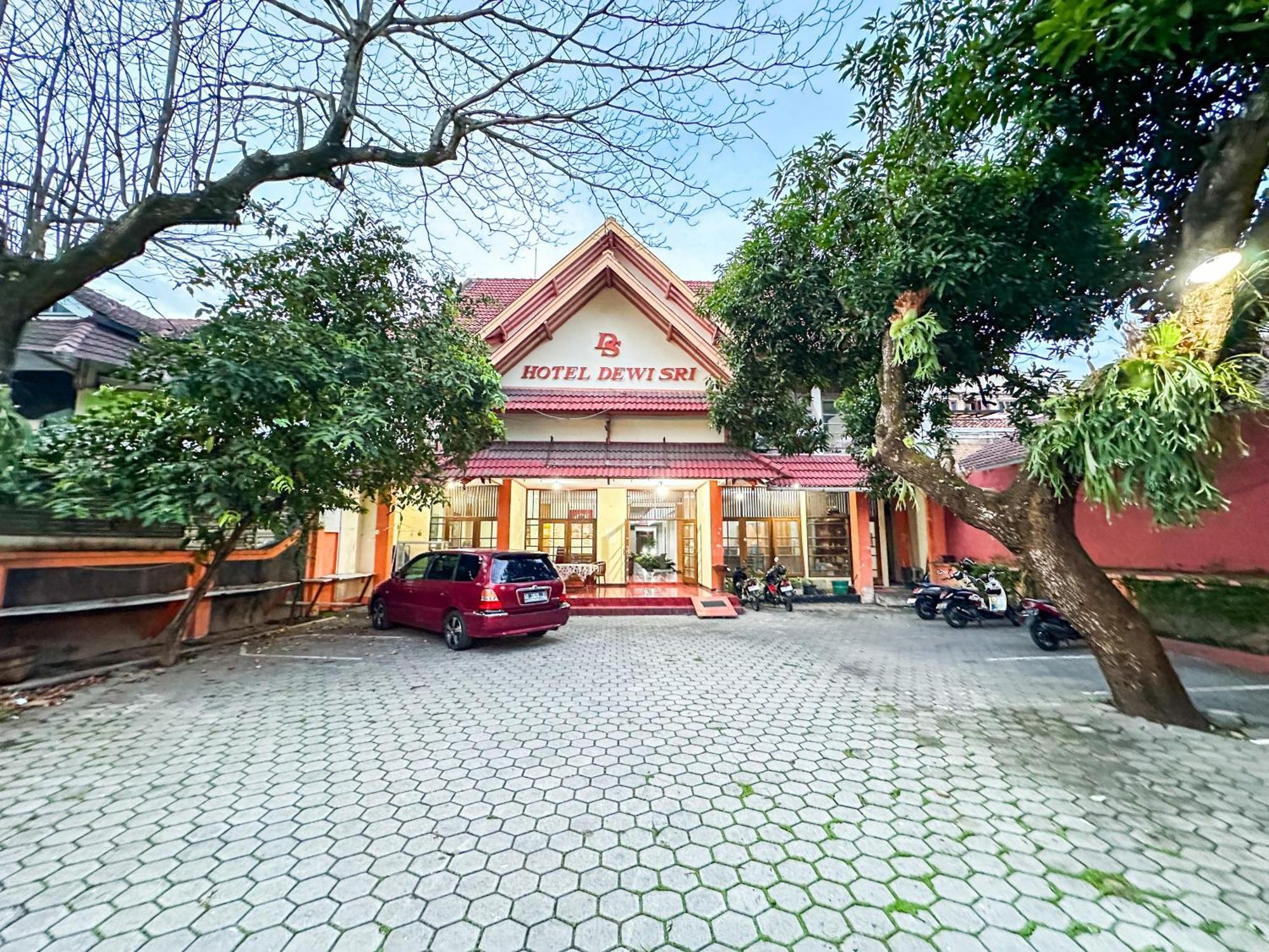 Hotel Dewi Sri Redpartner Yogyakarta Eksteriør bilde