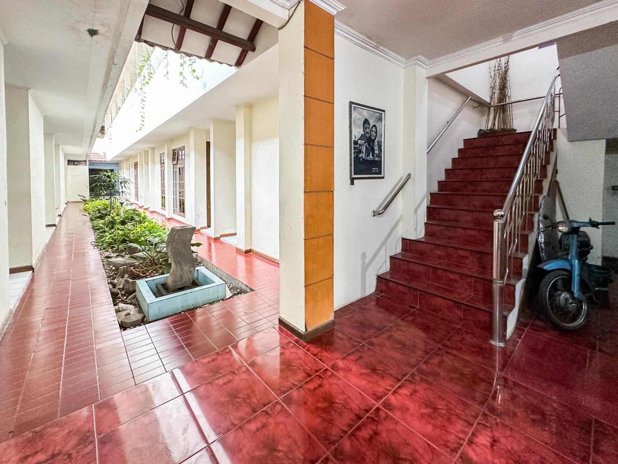 Hotel Dewi Sri Redpartner Yogyakarta Eksteriør bilde