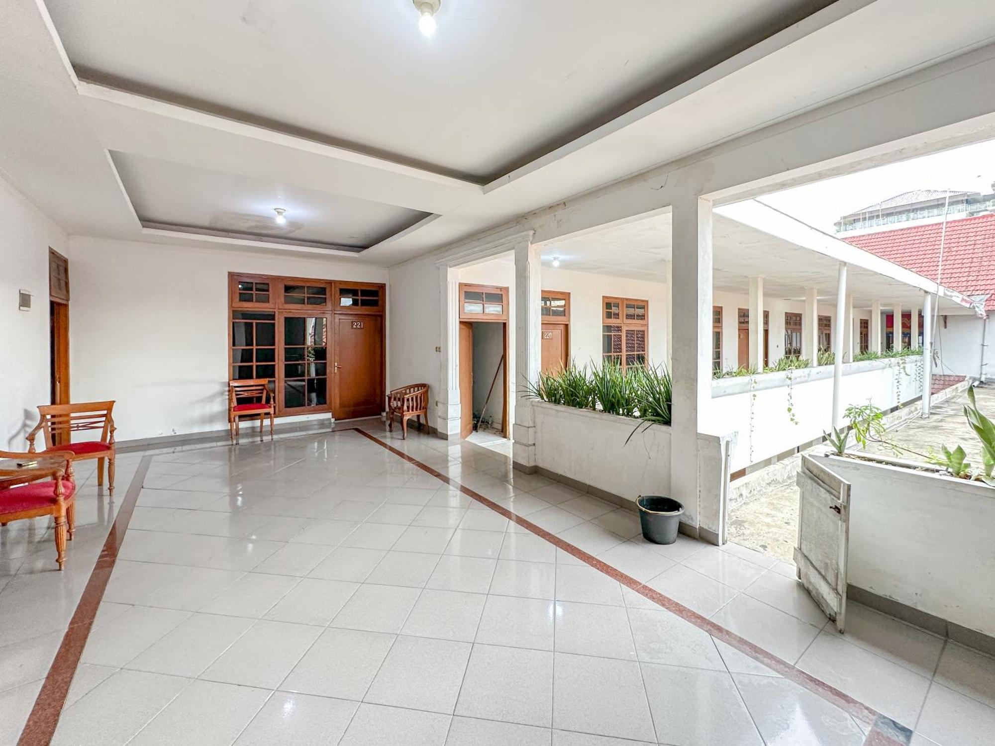 Hotel Dewi Sri Redpartner Yogyakarta Eksteriør bilde