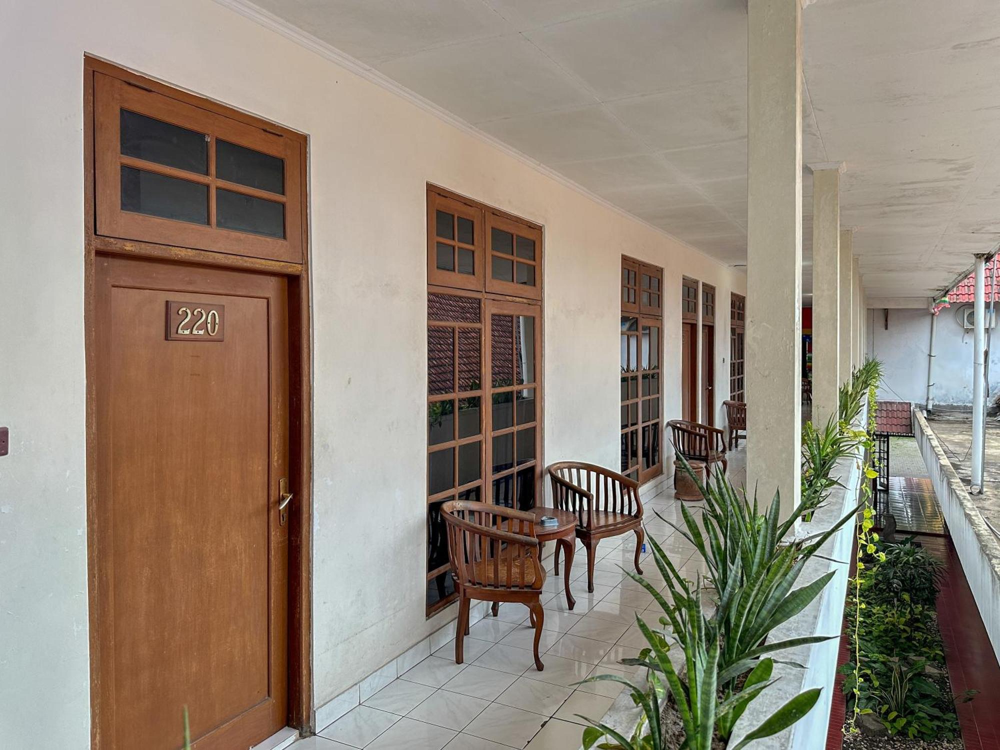 Hotel Dewi Sri Redpartner Yogyakarta Eksteriør bilde
